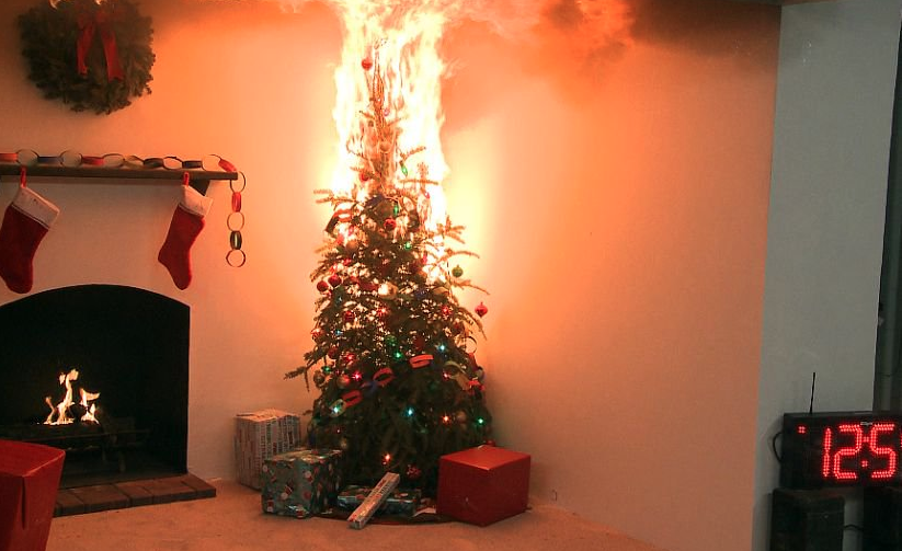 A instalación de luces nas vivendas e a colocación de guirnaldas luminosas nas árbores, pode chegar a sobrecargar o circuíto eléctrico provocando incendios sorpresivos.